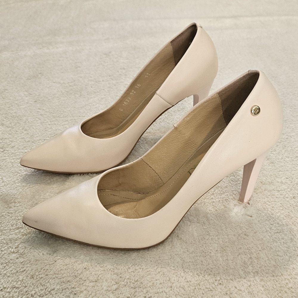 Genuine Leather Cream Heels Pumps Size 9 Business Casual Formal Feminine Work